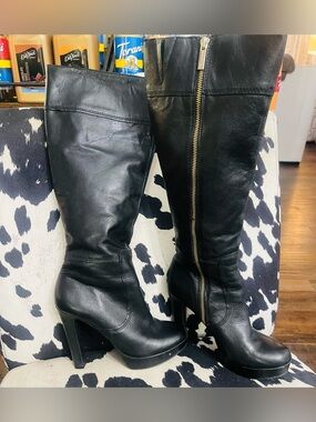 Black Knee-High Platform Leather Boots - Women